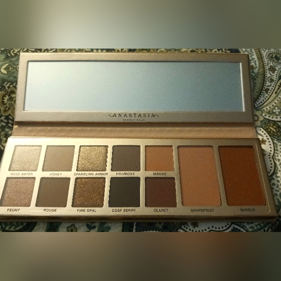 Anastasia Beverly Hills Eyeshadow Pallet - Picture 3 of 4